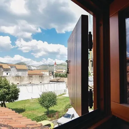 Casa de Férias Stone House With Garden, Seaview !! Trogir