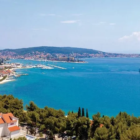 Casa de Férias Stone House With Garden, Seaview !! Trogir